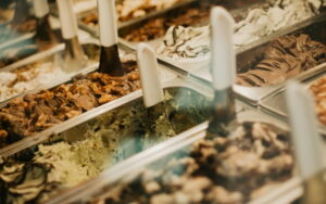 Tomar helado en el centro de Salamanca